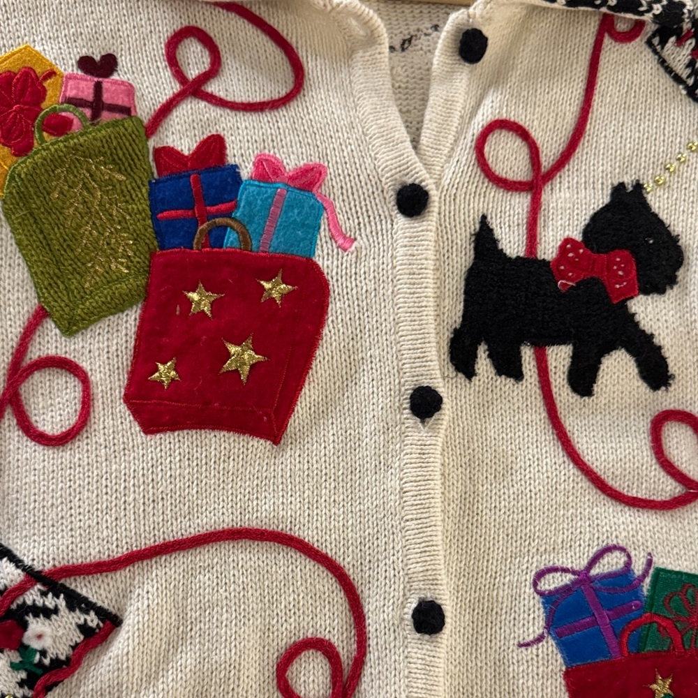 Vintage White Cardigan with Festive Shopping Embroidery - Picture 12 of 13
